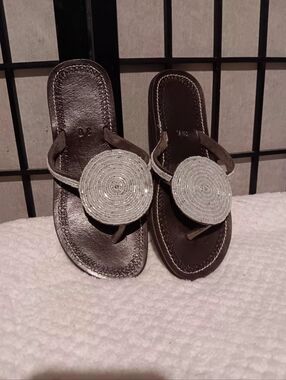 Beaded Circle Detail Brown Leather Flip Sandals